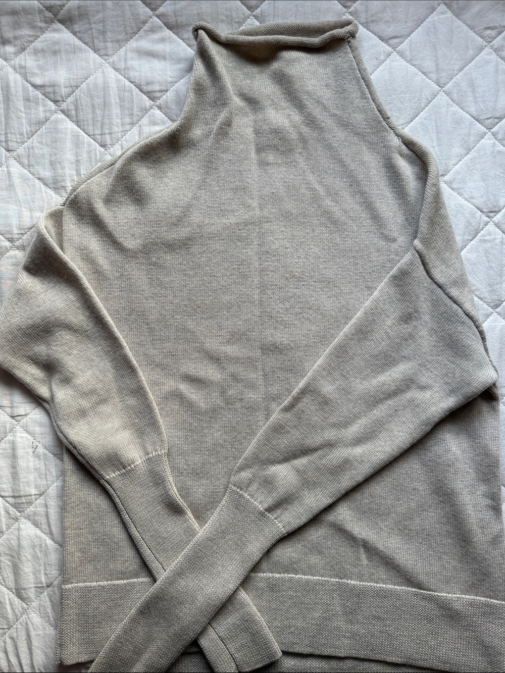 Wilfred Light Gray Turtleneck Sweater